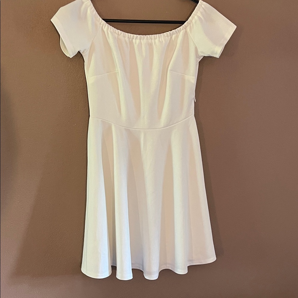 Chic Off-Shoulder White Mini Dress
